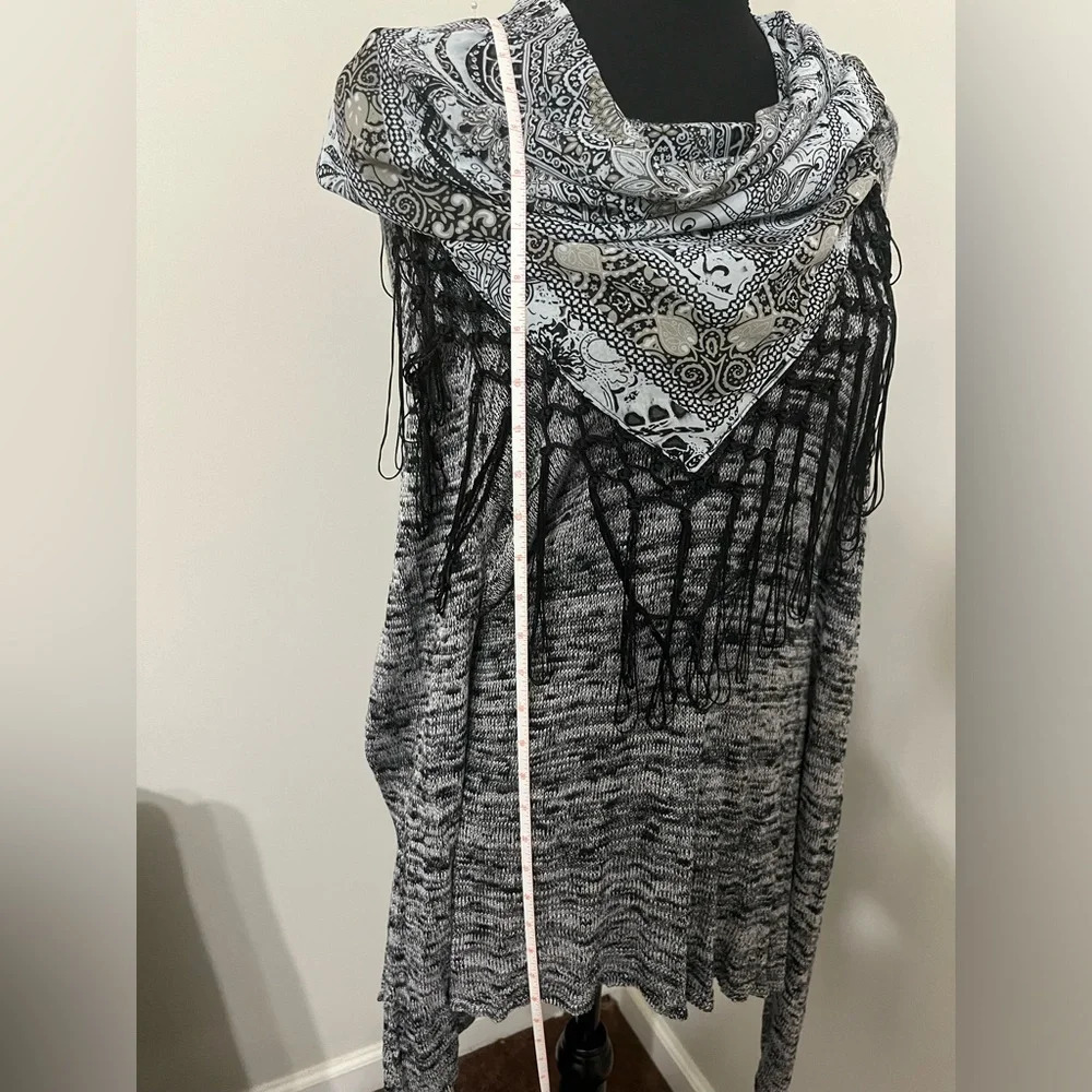 NWOT TANTRUMS XXL Grey Black White light Sweater Tunic w Bandanna Fringe Scarf - Picture 3 of 9